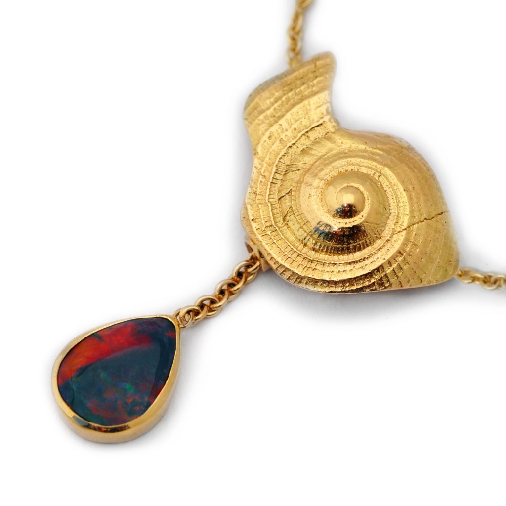 Goldenes Reisetagebuch Schnecke mit Schwarzopal