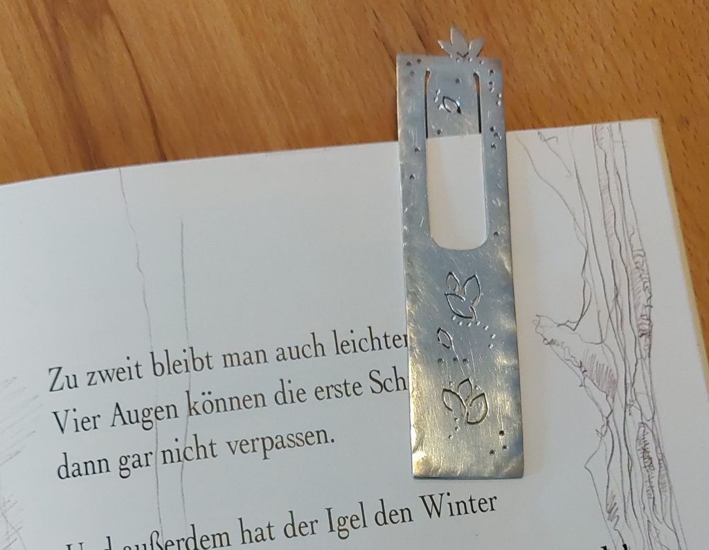Lesezeichen aus Silber (-blech) – eine Sägeübung - von Ellen 5 G Lesezeichen im Buch II