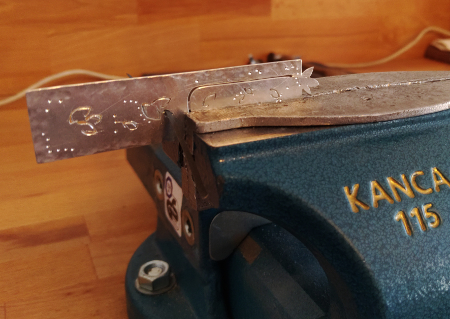 Lesezeichen aus Silber (-blech) – eine Sägeübung – von Ellen