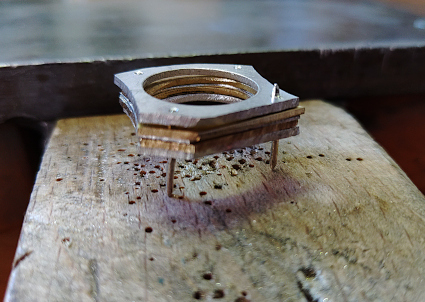 Ein Nietring - von Ellen 4 G Nietring Nieten eine Seite fast gesaegt