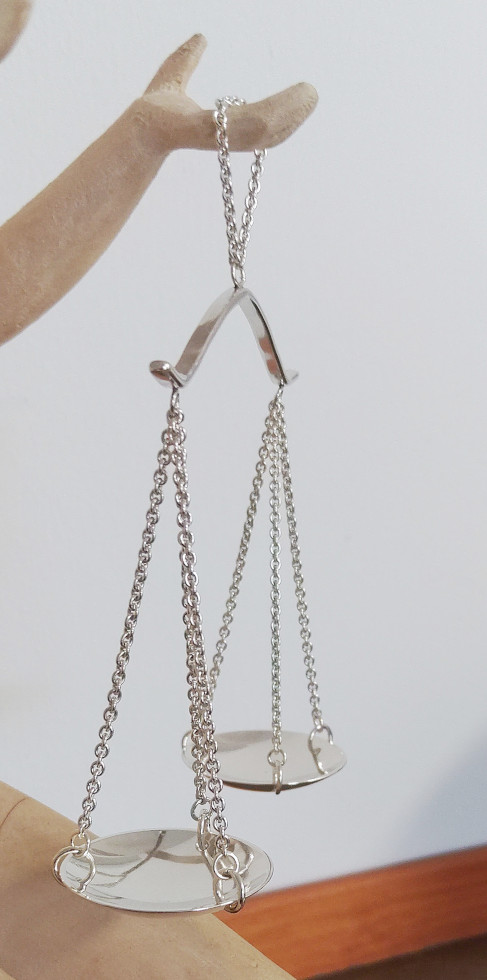 Ausschnitt, Justitia mit Waage