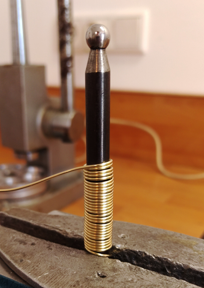 Eine Gliederkette aus Gold 4 Gelbgolddraht gewickelt