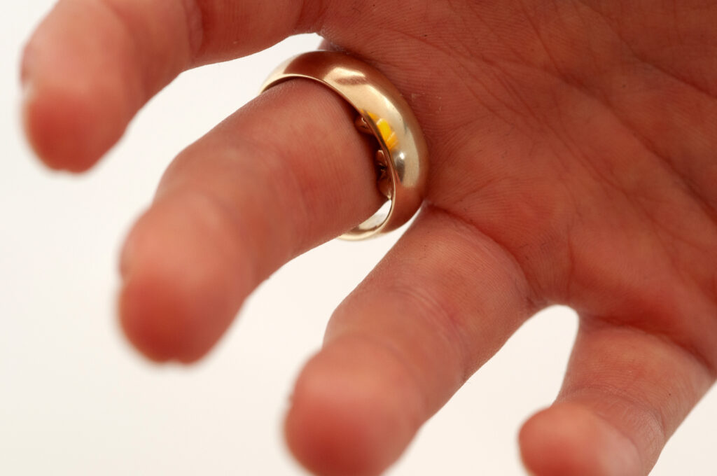 BrittasSchmiede gewinnt den iLuxury Award 2024! 6 Twisted hand 1024x680 1