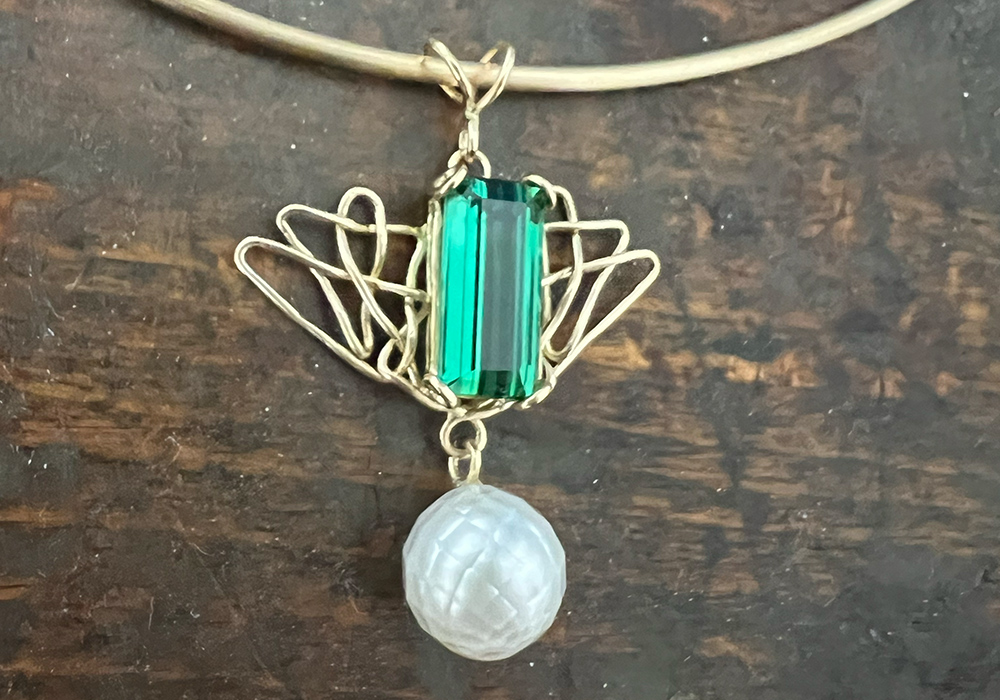 Erfolgreiche Teilnahme am Wettbewerb Schmuckvisionen trotz tragischer Umstände 1 Turmalinanhänger mit facettierter Perle