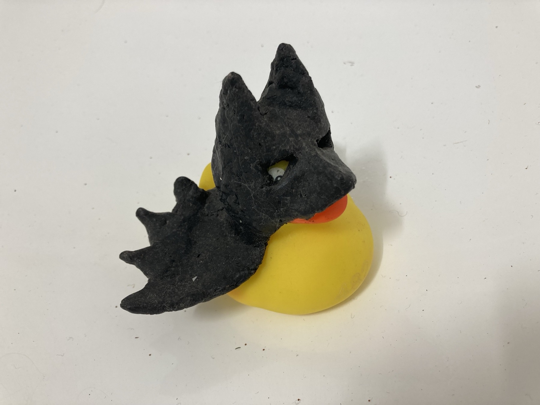 Brotlaibidole und ein Batman-Umhang – eine experimentelle Annäherung an das Rätsel von Aenigma 2.0