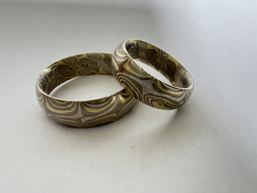 Mokume Gane Silber Gold und Palladium Mokume Gane Trauringe aus Silber Gold und Palladium, gewendet mit den Sternen aussen.
