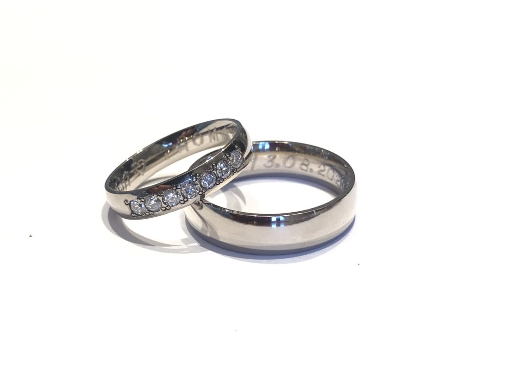 Weißgold passend zu Vorsteckring - und 9-2 der weißgoldene Ring mit Vorsteckring Material ist Weißgold, der Damenring mit Brillantbesatz soll zu dem vorher angefertigten Vorsteckring passen.