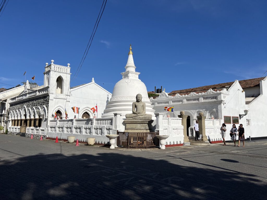 Buddhismus und Hinduismus, auch in Galle