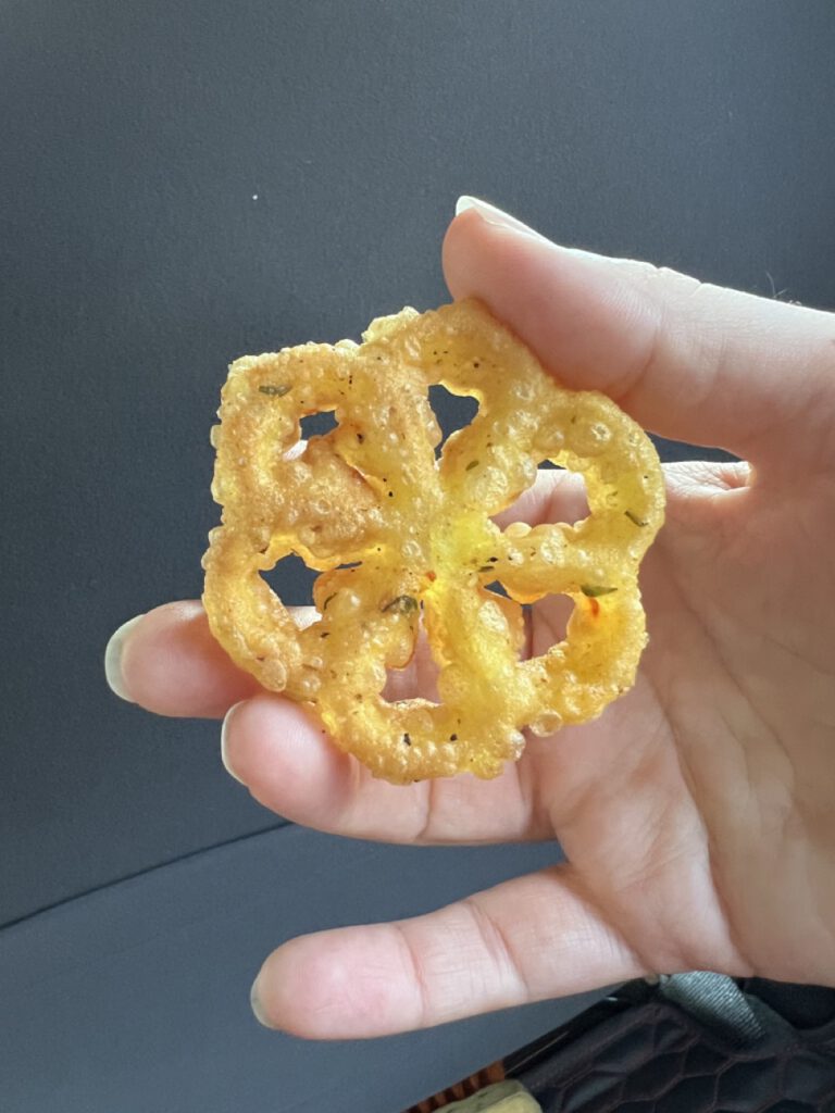 Reismehl, gewürzt und in Fett ausgebacken