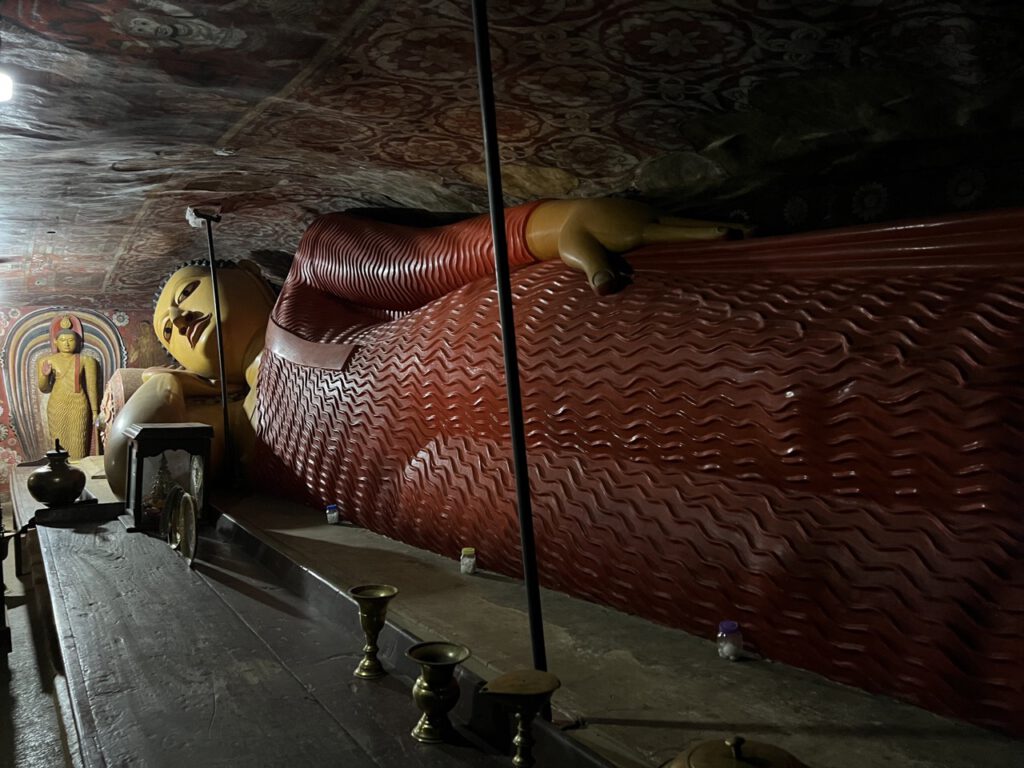 Buddha schaut dich an, egal wo du stehst