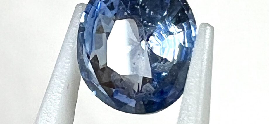 Safir, oval, facettiert