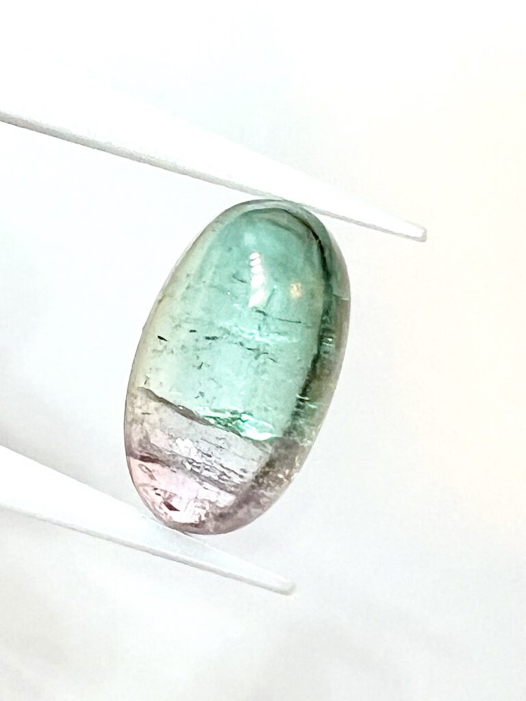 Turmalin Cabochon, zweifarbig