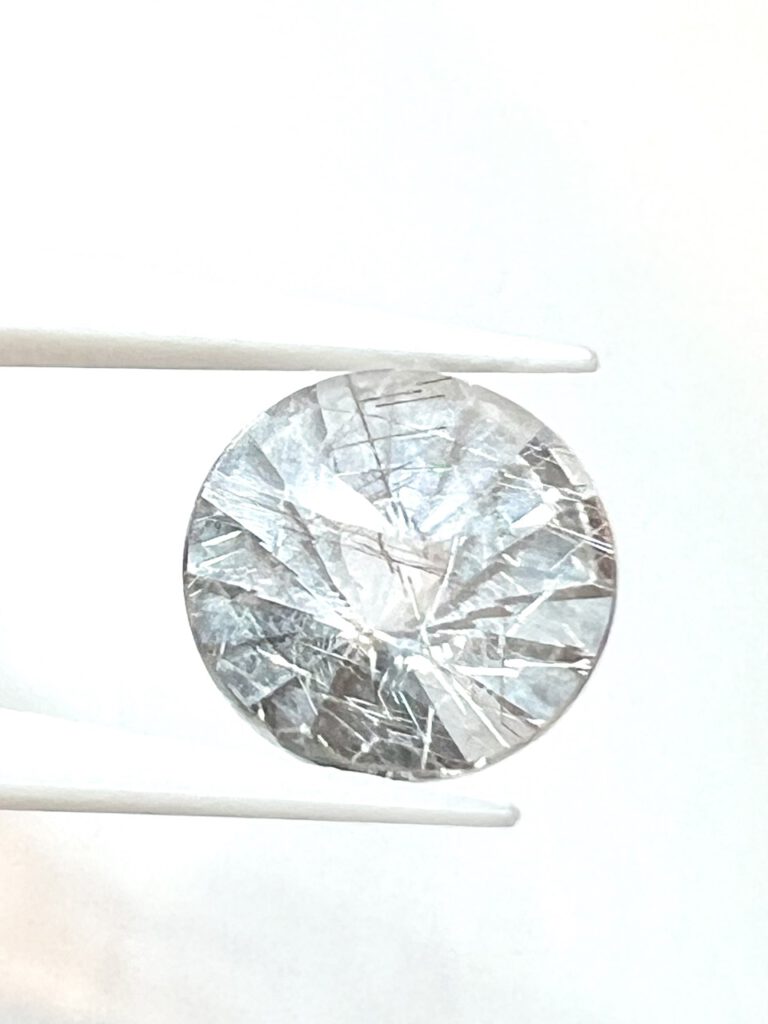 Bergkristall Spiegelschliff mit Rutilnadeln