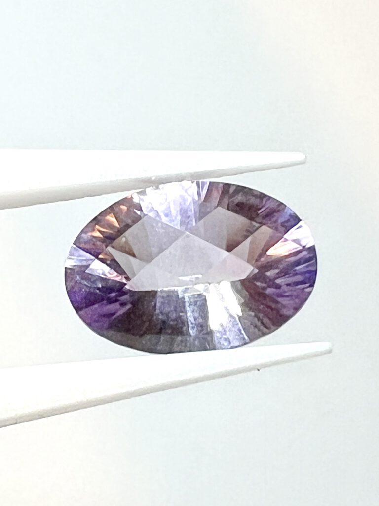 Amethyst, oval, Fantasyschliff