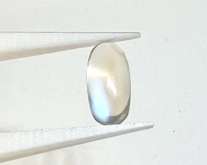 Regenbogen-Mondstein, oval, Cabochon