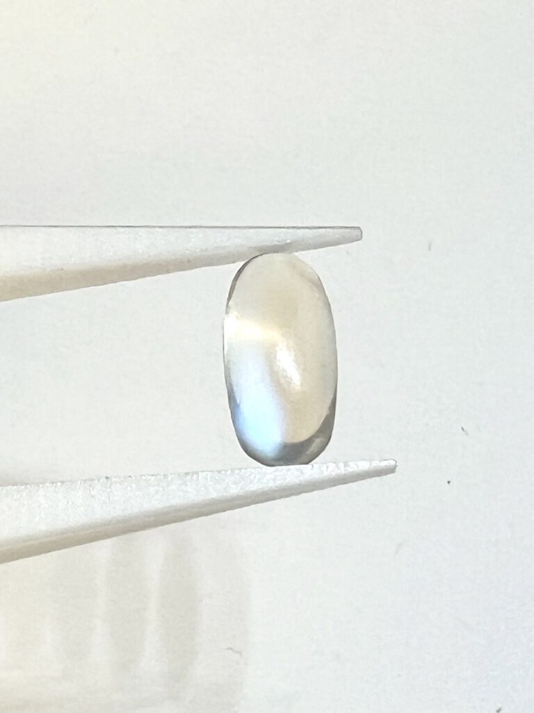 Regenbogen-Mondstein, oval, Cabochon
