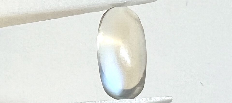 Regenbogen-Mondstein, oval, Cabochon