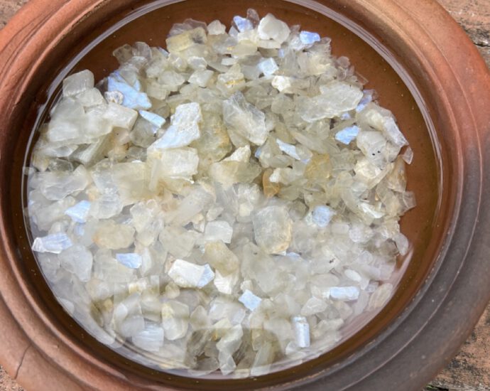 Mondstein, frisch aus der Mine