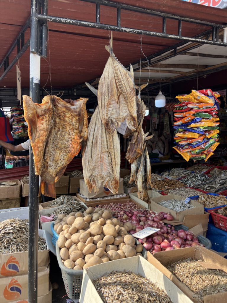 Gemüse, Trockenfisch und mehr