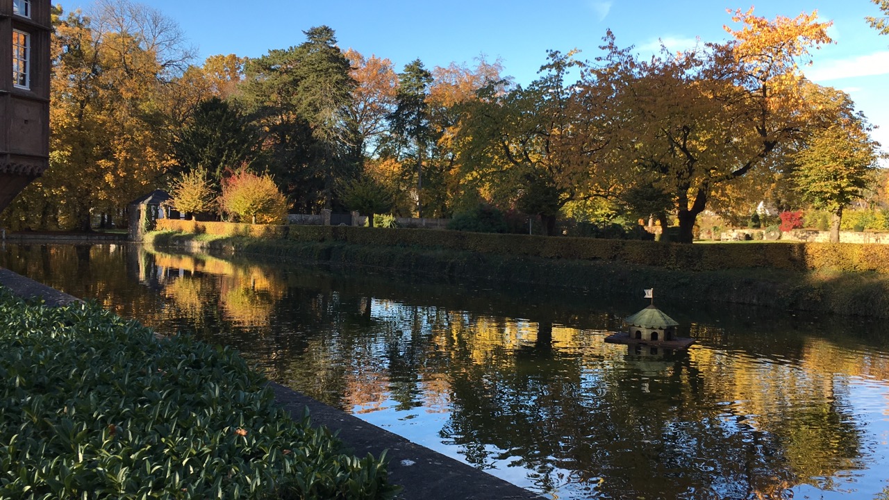 der Burggraben im Herbst