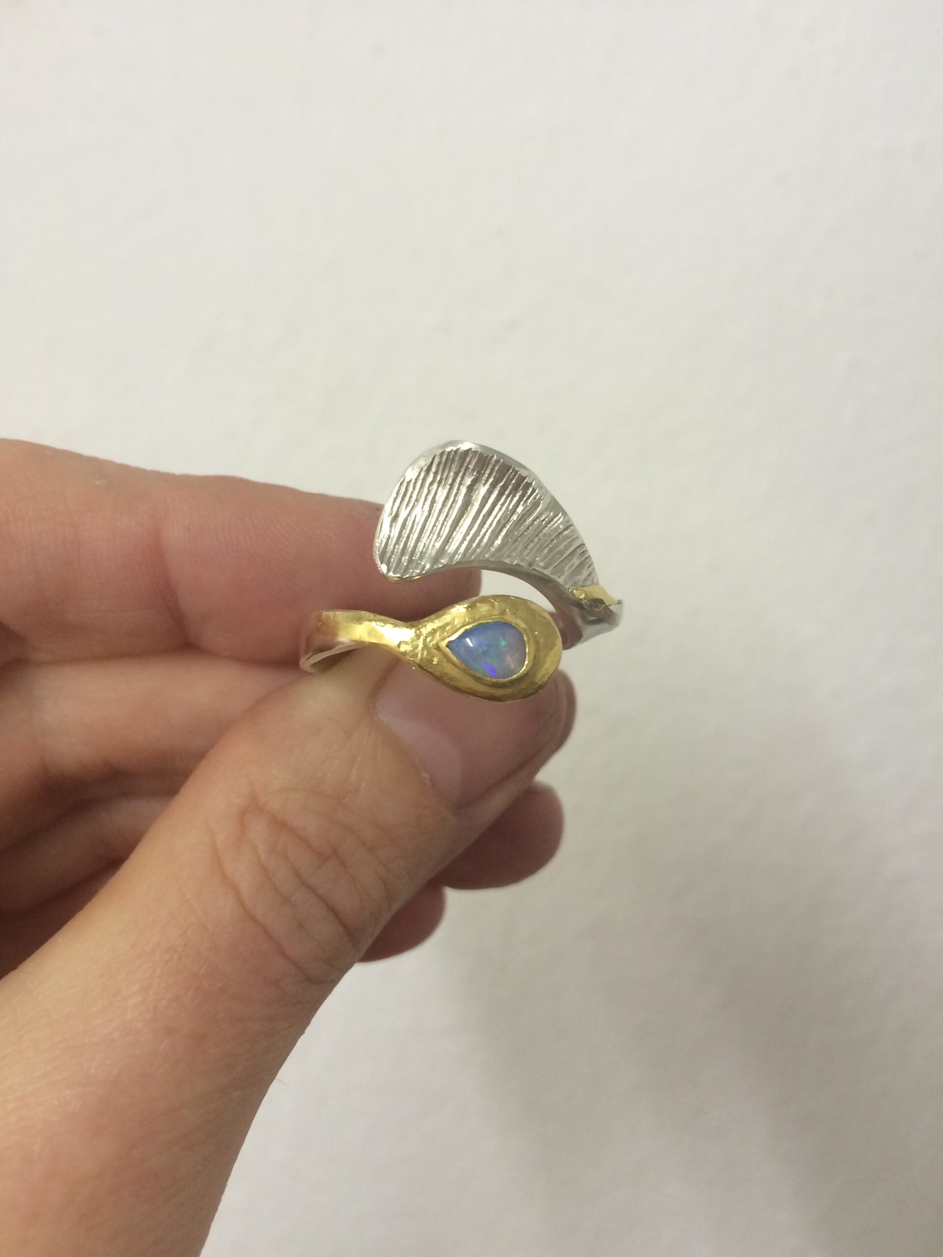 Ring mit einem Opal nachher