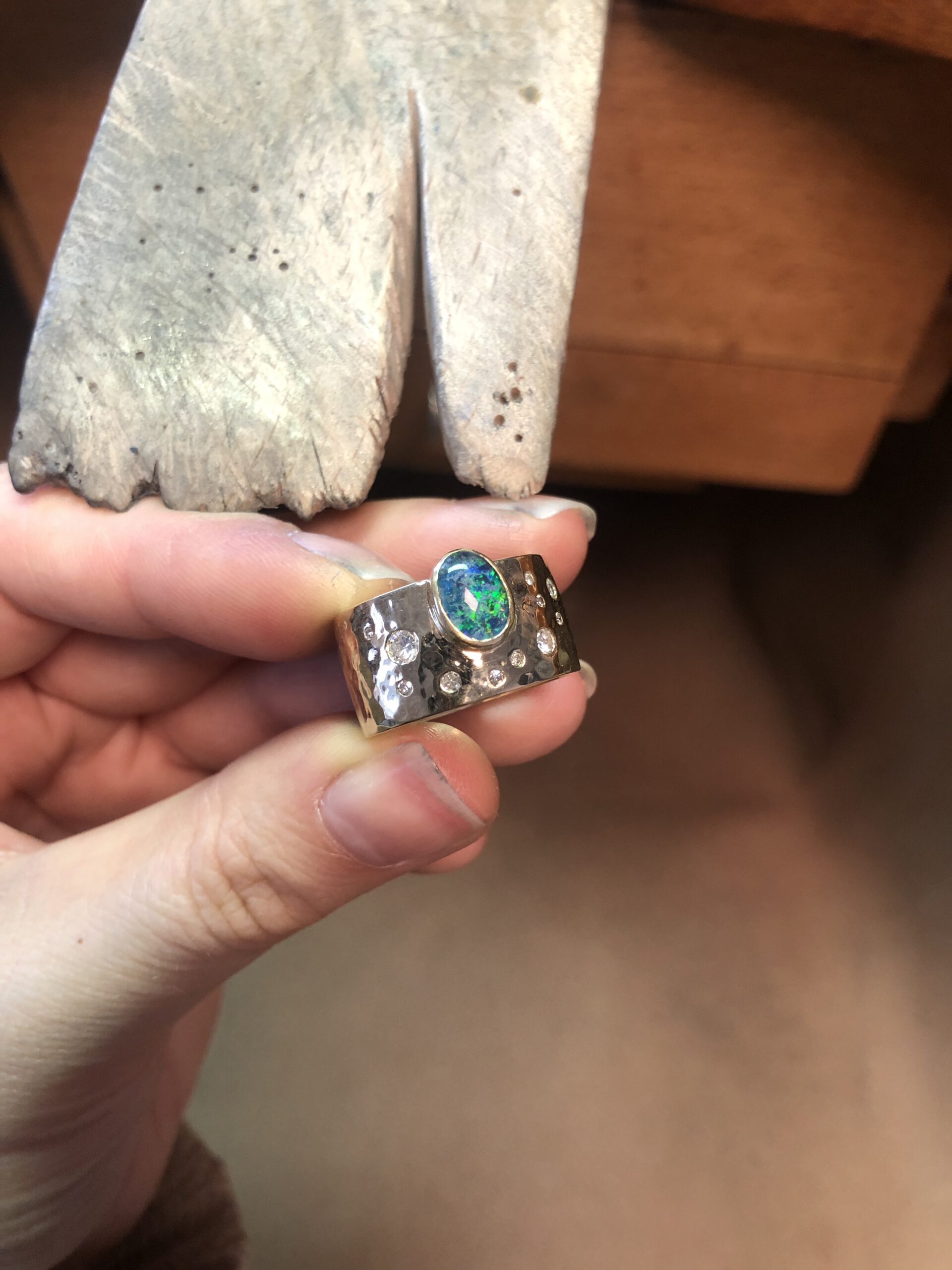 Ring mit Brillanten und Opal