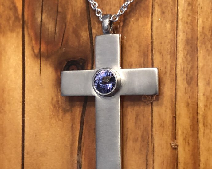 Weißgold Kreuz mit Safir