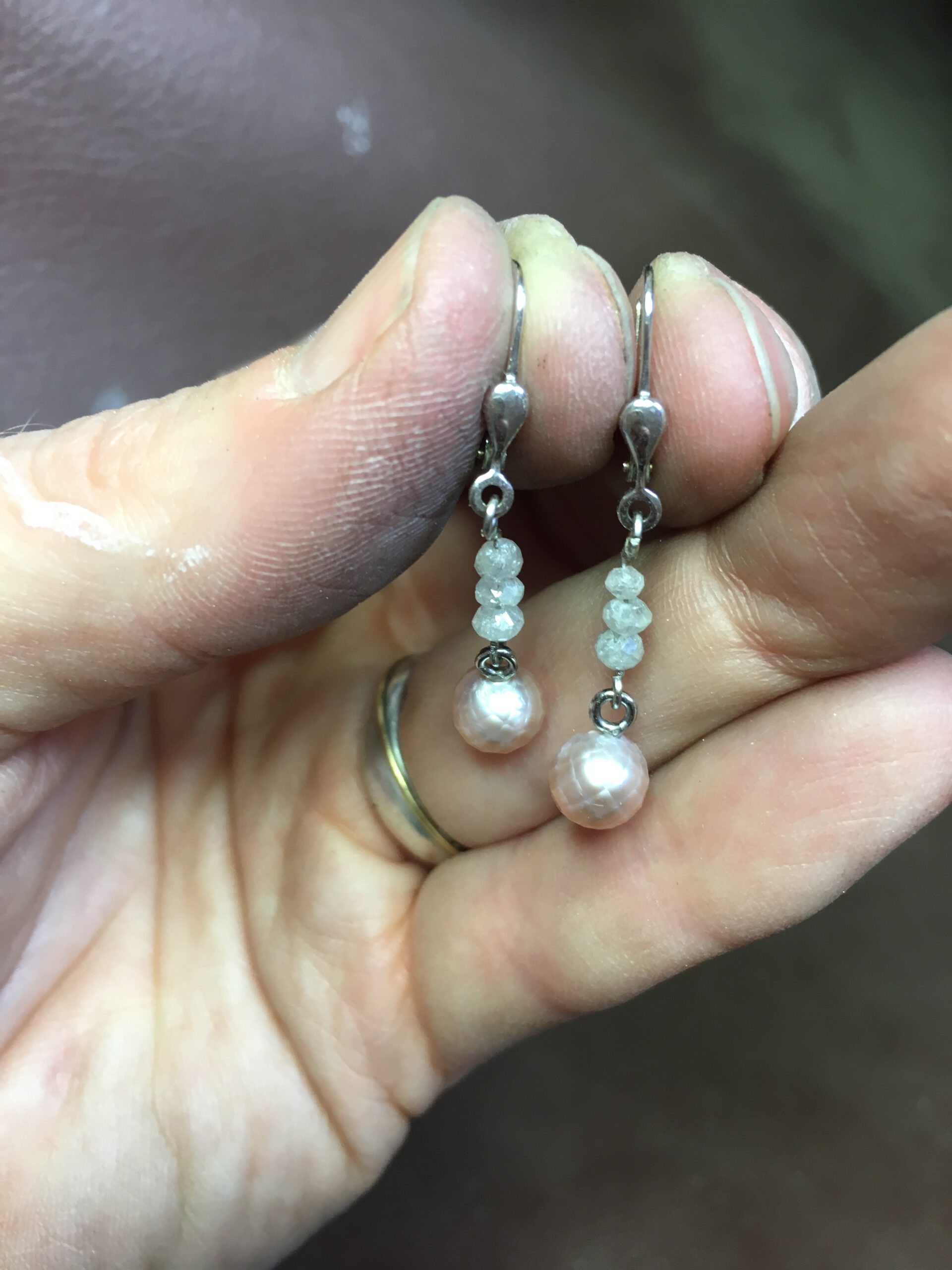 Facettierte Perlen als Ohrhänger