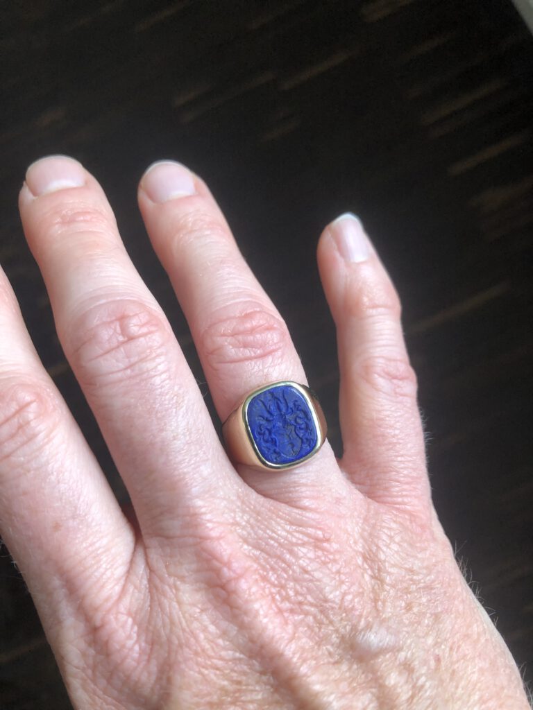 Siegelring mit Lapislazuli