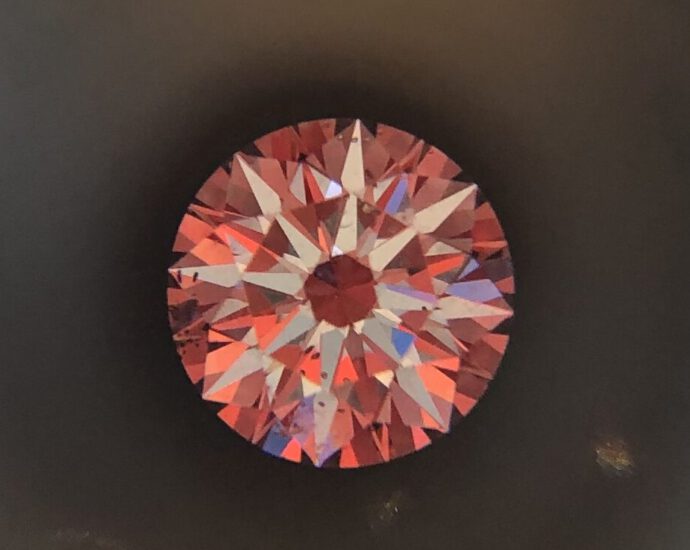 Diamant unter der Lupe